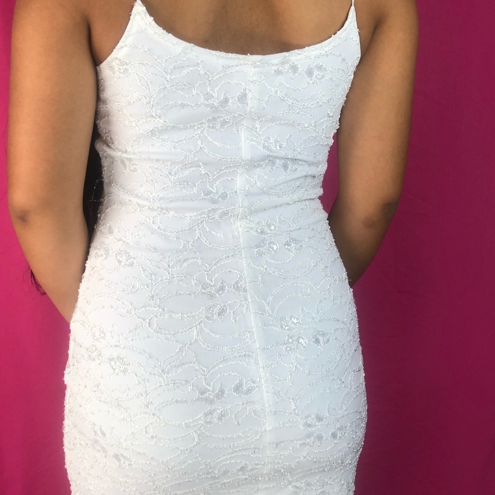 SIMPLE WHITE DRESS - Picture 4 of 5
